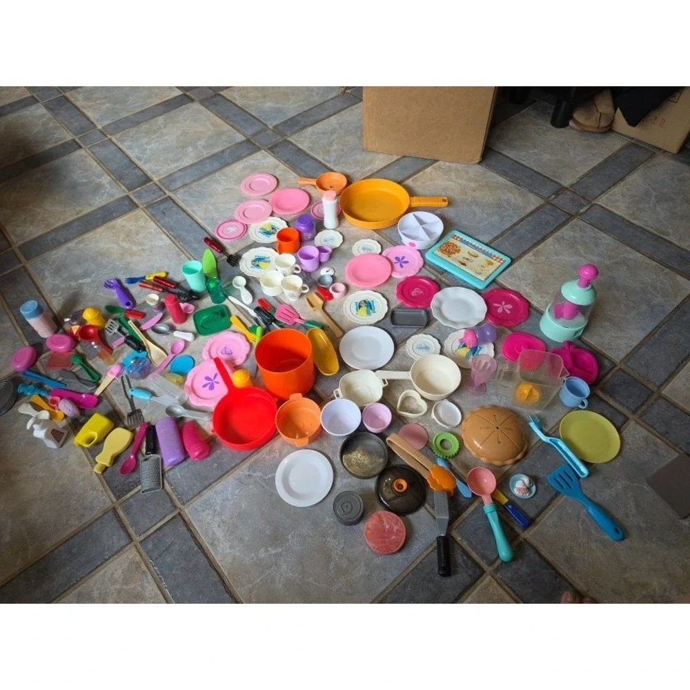 Lot of 130+  Vtg & Now Kitchenware Toys Childrens Play Dishes Pitchers Plates